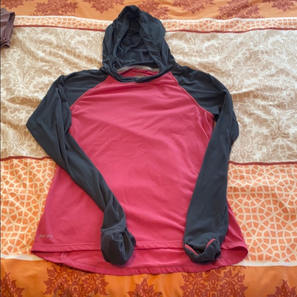 Nike women’s long sleeve pullover